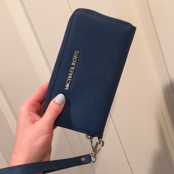 Michael Kors Wristlet or Wallet - Picture 1 of 5
